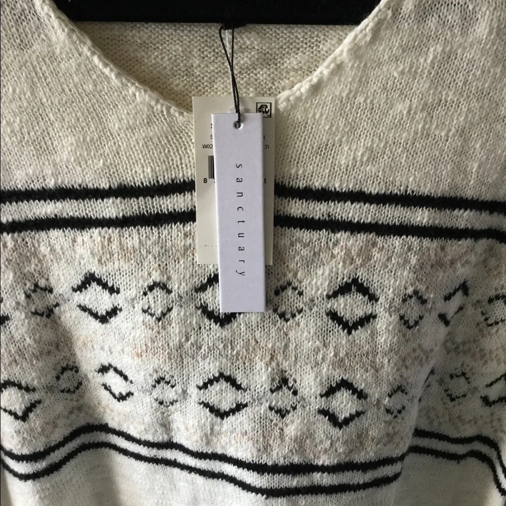 EMBROIDERED HOODED PULLOVER SWEATER